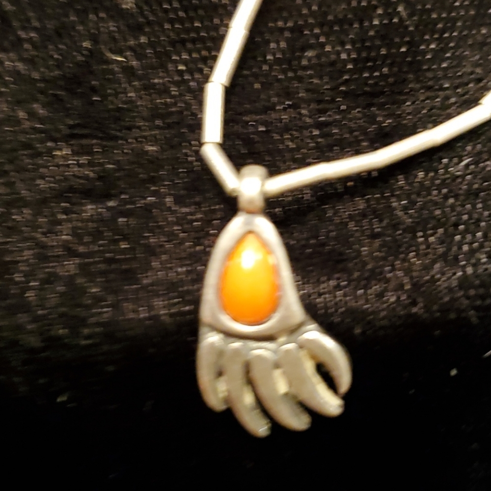 Silver coral bearpaw necklace - Picture 3 of 3